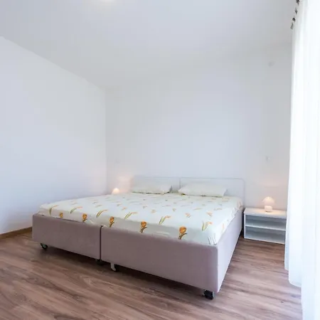 Lucija - Two Bedroom With Balcony And Sea View Apartman