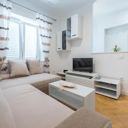 Apartment Lucija - Two Bedroom With Balcony And Sea View